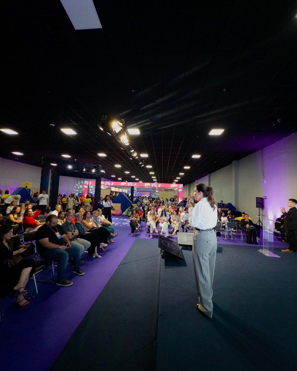 Plateia lotada na Feira do Empreendedor Sebrae